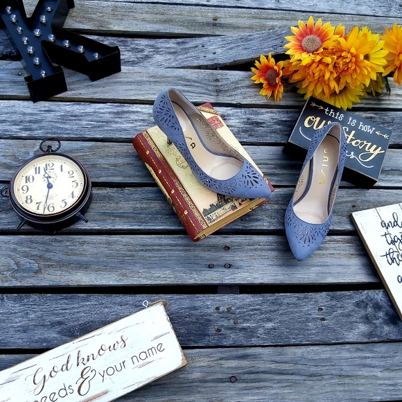 Super Deal Buy One Pair Size 6 Get Other Free Unisa Pumps - Picture 6 of 16